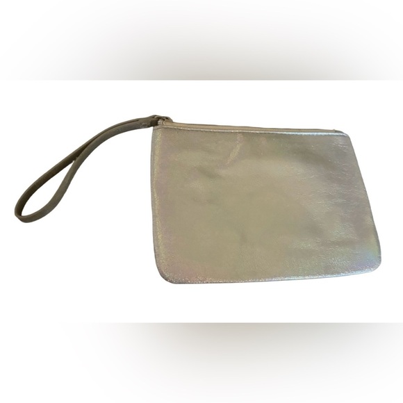 Elegant Iridescent Clutch 🎉 $5 Finds – Clearance Section 🎉 - Picture 1 of 2